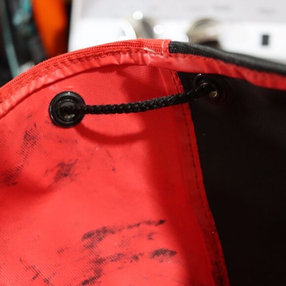 Marlboro Vintage Red Black Large Duffel Bag Drawstring Shoulder Strap Pocket - Picture 13 of 16